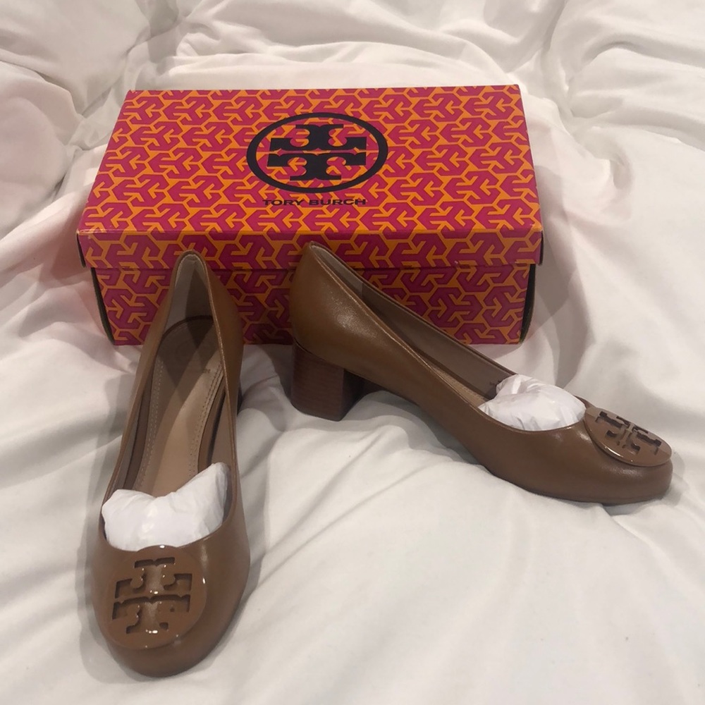 NIB Tory Burch low heel tan flats size 8.5